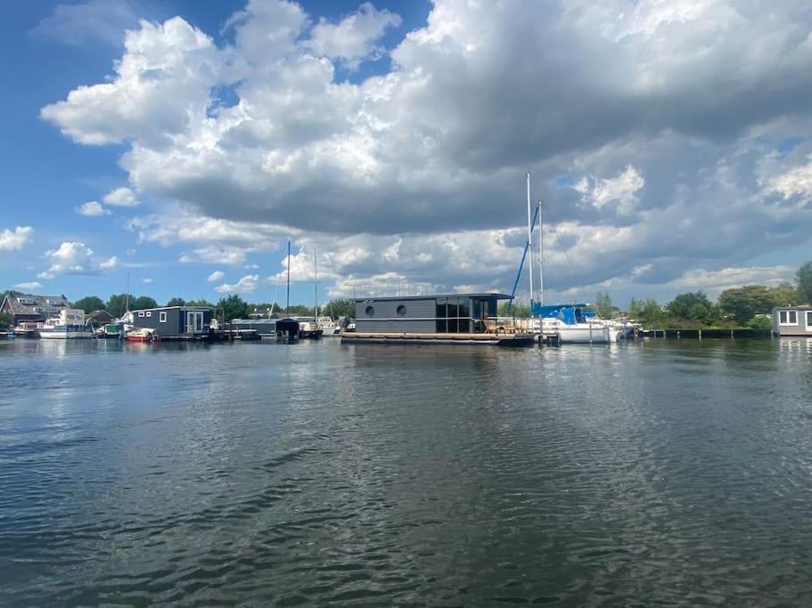 La Mare Houseboat Otel Nederhorst den Berg Dış mekan fotoğraf